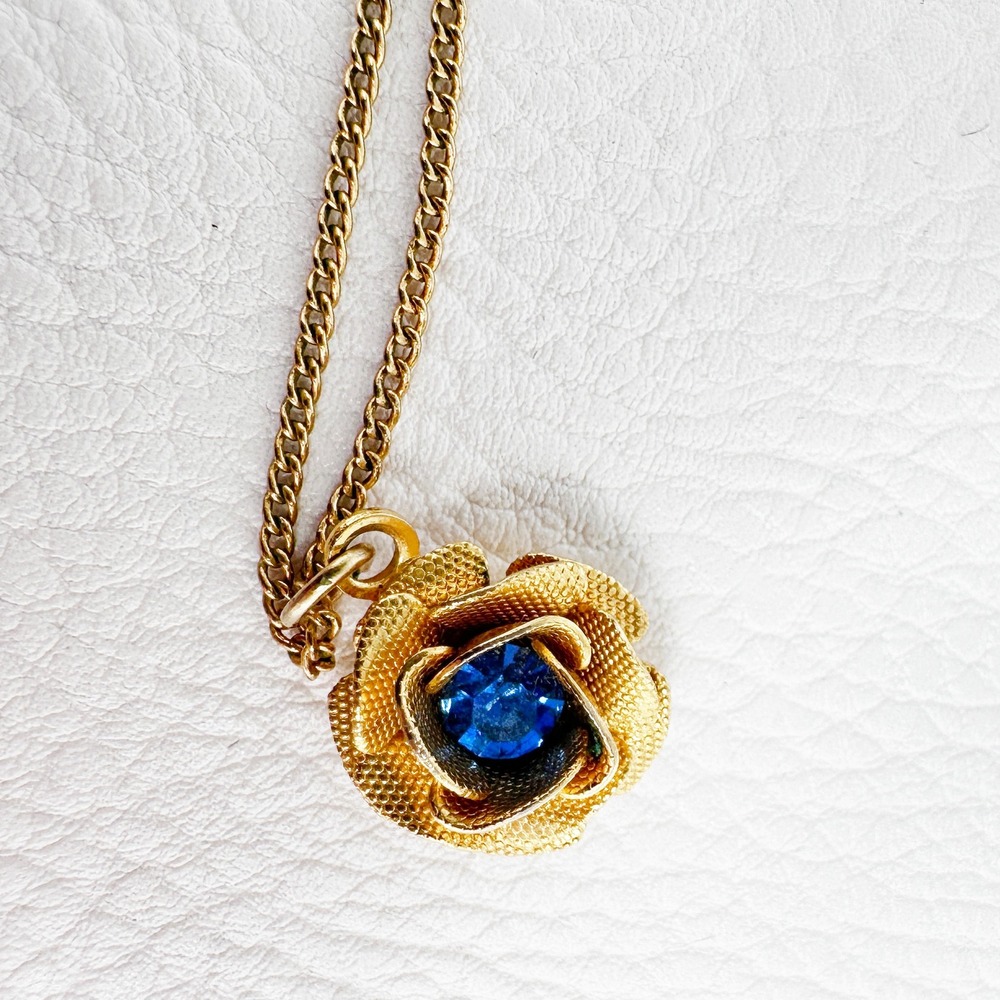 Vintage‎ Gold Tone Blue Stone Rose Pendant Necklace Korea 16" Chain